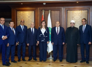 المحكمة العربية للتحكيم تكرم الدكتورة هالة السعيد