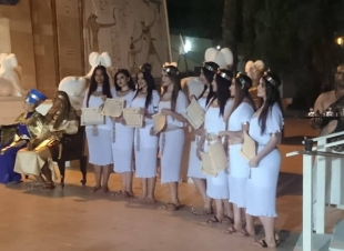 تتويج ملكات جمال العرب على الطريقة الفرعونية 