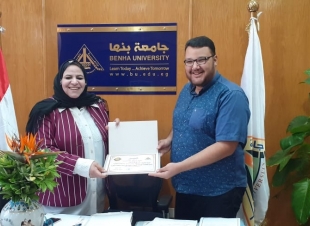 أمين عام جامعة بنها تكرم مندوب وزارة المالية