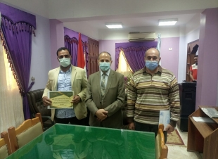  وكيل وزارة التربية والتعليم بكفر الشيخ يكرم المتميزين من المعلمين والموجهين