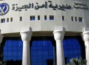 5 أشخاص يهشمون ساق موظف بـ