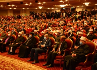 الشربيني يهدى خارطة طريق  للتكيف  المناخي للانشطة الفردية في مؤتمر التغيرات المناخية