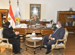 محافظ أسيوط يلتقى وكيل وزارة الزراعة ويعلن دعمه الكامل لتكثيف الندوات الارشادية والمعارض الزراعية لدعم المزارعين بالمحافظة