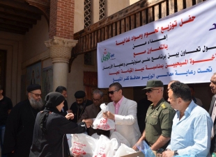 محافظ كفرالشيخ يوزع اللحوم والمنتجات الغذائية بكنيسة العذراء مريم بسخا