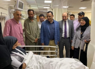 النائب يونس عبدالرازق يطمئن على الطلاب المصابين فى حادث تصادم البرلس بكفر الشيخ