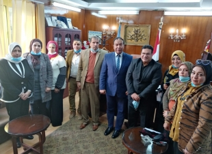 السكرتير العام لمحافظة كفر الشيخ يناقش الأفكار الجديدة لتحسين جودة الحياة لعمال النظافة 