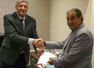 الدكتور حسين أبو العطا يكرم السيد حمودة أمين عام حزب مصر الثورة بكفر الشيخ