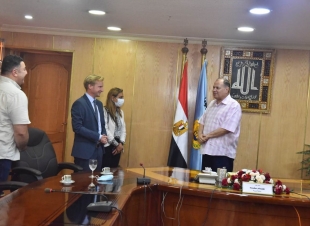 محافظ أسيوط يلتقي ممثلي صندوق التنمية الحضارية والوكالة الالمانية للتعاون الدولي لمناقشة تطوير البنية التحتية بالمناطق غير المخططة بمركز أبنوب