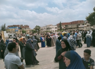 وقفة احتجاجية لاهالى قرية زيدان بكفرالشيخ لتأخر بانتشال جثامين أبنائهم