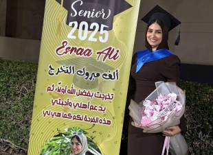 بالصور..  تخرج اسراء عبدالكريم  بامتياز في رسالتها عن دور  الوسائل التكنولوجيا الحديثة