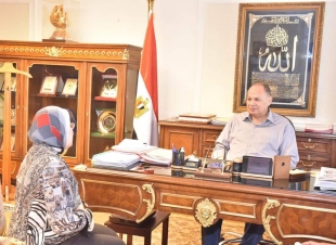محافظ أسيوط يلتقي مقررة فرع المجلس القومي للمرأة بالمحافظة لاستعراض خطة المجلس 