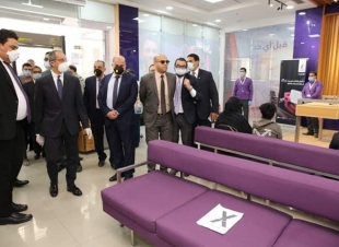 وزير الاتصالات : يتفقد عدد من منافذ الهيئة القومية للبريد فى القاهرة والجيزة ومناطق أخري