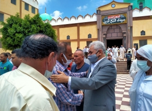 حمدين صباحى.. يؤدى صلاة الجنازة على شقيقته ببلطيم بحضور أبوعيطة