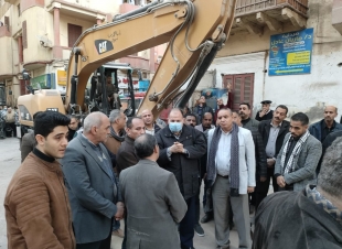  إنقاذ سيدة مسنة وفتاة وانتشال 3 جثث من أسفل عقار أسيوط