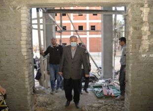 محافظ أسيوط يتفقد أعمال إنشاء مجمع الخدمات الحكومية والمجمع الزراعي بقرية الزرابي بأبوتيج ضمن المشروع القومي لتطوير الريف المصري والمبادرة الرئاسية 