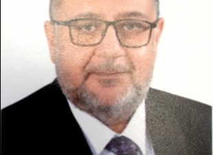 الزميل عادل مرجان .. يهنىء الدكتور أيمن صلاح ... مدير المركز الإقليمى للدم