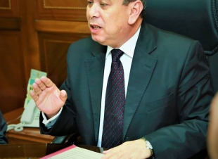 محافظ كفرالشيخ يتابع توصيل المرافق لمصنعى فصل الرمال السوداء بالبرلس..وتجهيز موقع إنشاء المصنع الثانى