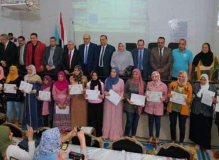 وزير التعليم العالي يستعرض تقريرًا حول إنجازات الجامعات في محو الأمية