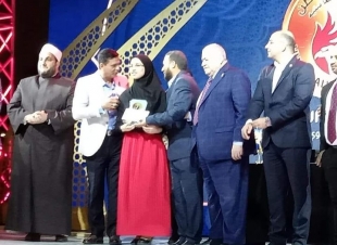 حماة الوطن يكرم إبنة أمانة الحزب بمركز المنزلة بالدقهلية فى احتفالية المولد النبوى لحفظها القرآن الكريم