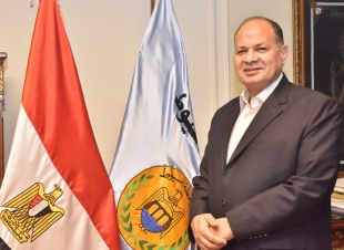 محافظ أسيوط يهنئ الطالبة نجلاء لحصولها على المركز الأول على مستوى الجمهورية في الشهادة الثانوية الأزهرية