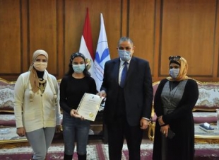 تكريم الفائزة بالميداليه البرونزيه في أولمبياد كوريا الدوليه لشباب المخترعين بجامعة كفر الشيخ